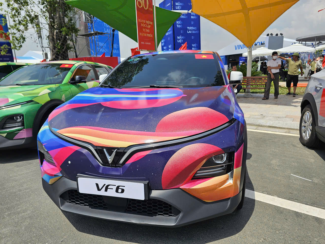 Cận cảnh dàn xe điện VinFast màu "độc lạ" lần đầu xuất hiện tại triển lãm lớn nhất lịch sử- Ảnh 11. Cận cảnh dàn xe điện VinFast màu "độc lạ" lần đầu xuất hiện tại triển lãm lớn nhất lịch sử- Ảnh 11.