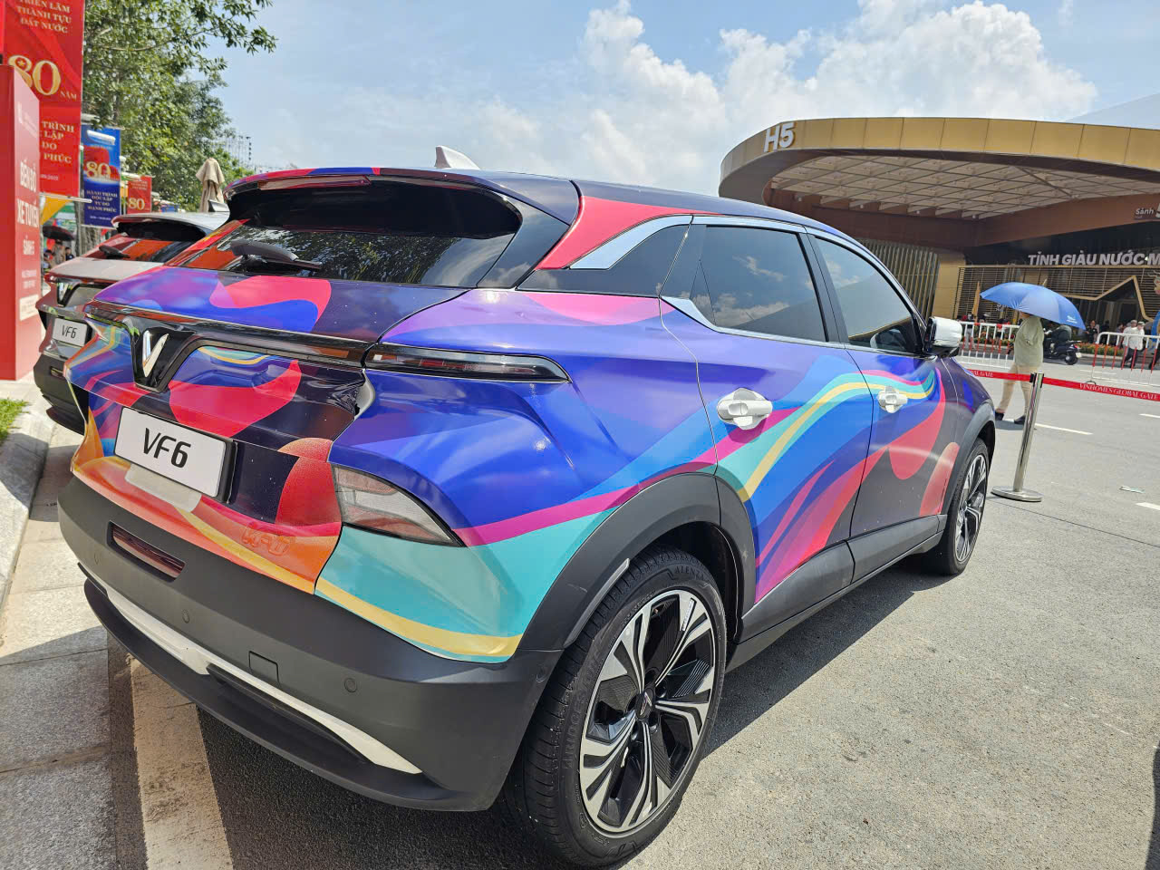 Cận cảnh dàn xe điện VinFast màu "độc lạ" lần đầu xuất hiện tại triển lãm lớn nhất lịch sử- Ảnh 12. Cận cảnh dàn xe điện VinFast màu "độc lạ" lần đầu xuất hiện tại triển lãm lớn nhất lịch sử- Ảnh 12.