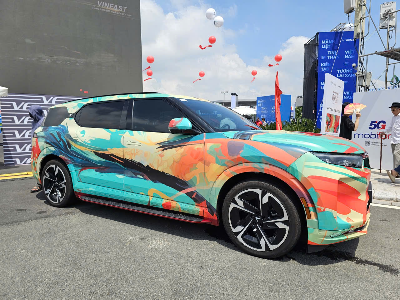 Cận cảnh dàn xe điện VinFast màu "độc lạ" lần đầu xuất hiện tại triển lãm lớn nhất lịch sử- Ảnh 14. Cận cảnh dàn xe điện VinFast màu "độc lạ" lần đầu xuất hiện tại triển lãm lớn nhất lịch sử- Ảnh 14.