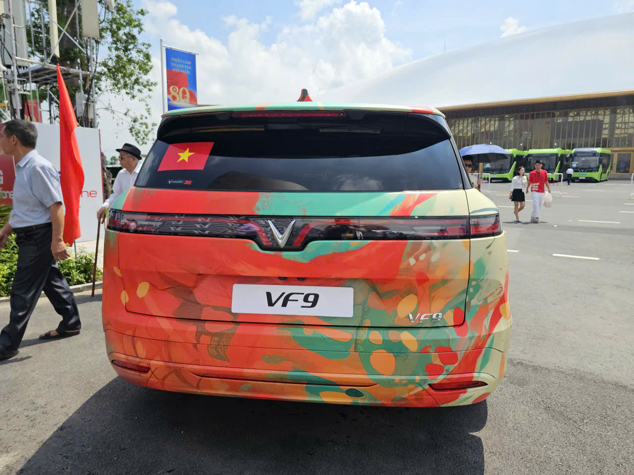 Cận cảnh dàn xe điện VinFast màu "độc lạ" lần đầu xuất hiện tại triển lãm lớn nhất lịch sử- Ảnh 15. Cận cảnh dàn xe điện VinFast màu "độc lạ" lần đầu xuất hiện tại triển lãm lớn nhất lịch sử- Ảnh 15.