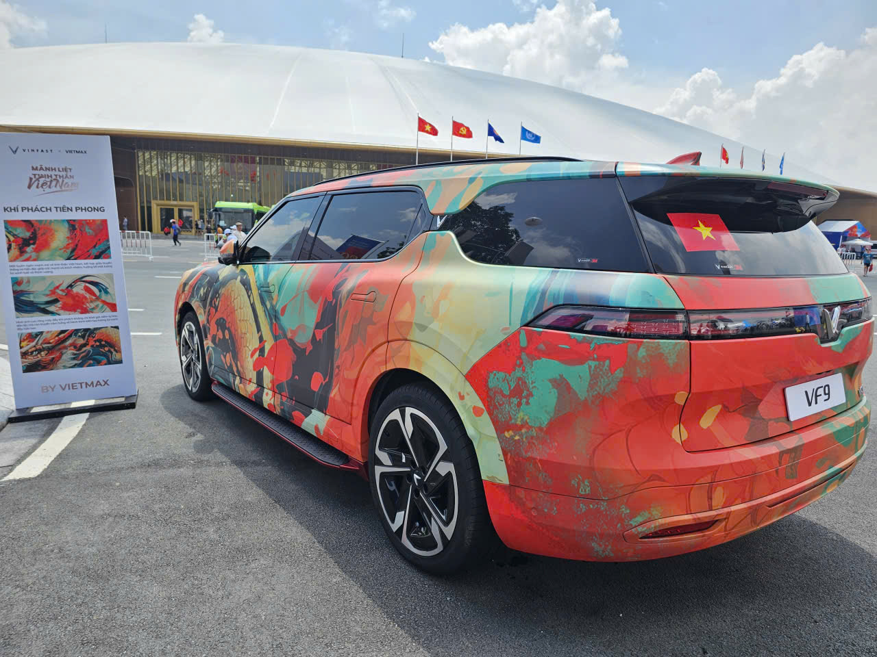 Cận cảnh dàn xe điện VinFast màu "độc lạ" lần đầu xuất hiện tại triển lãm lớn nhất lịch sử- Ảnh 16. Cận cảnh dàn xe điện VinFast màu "độc lạ" lần đầu xuất hiện tại triển lãm lớn nhất lịch sử- Ảnh 16.