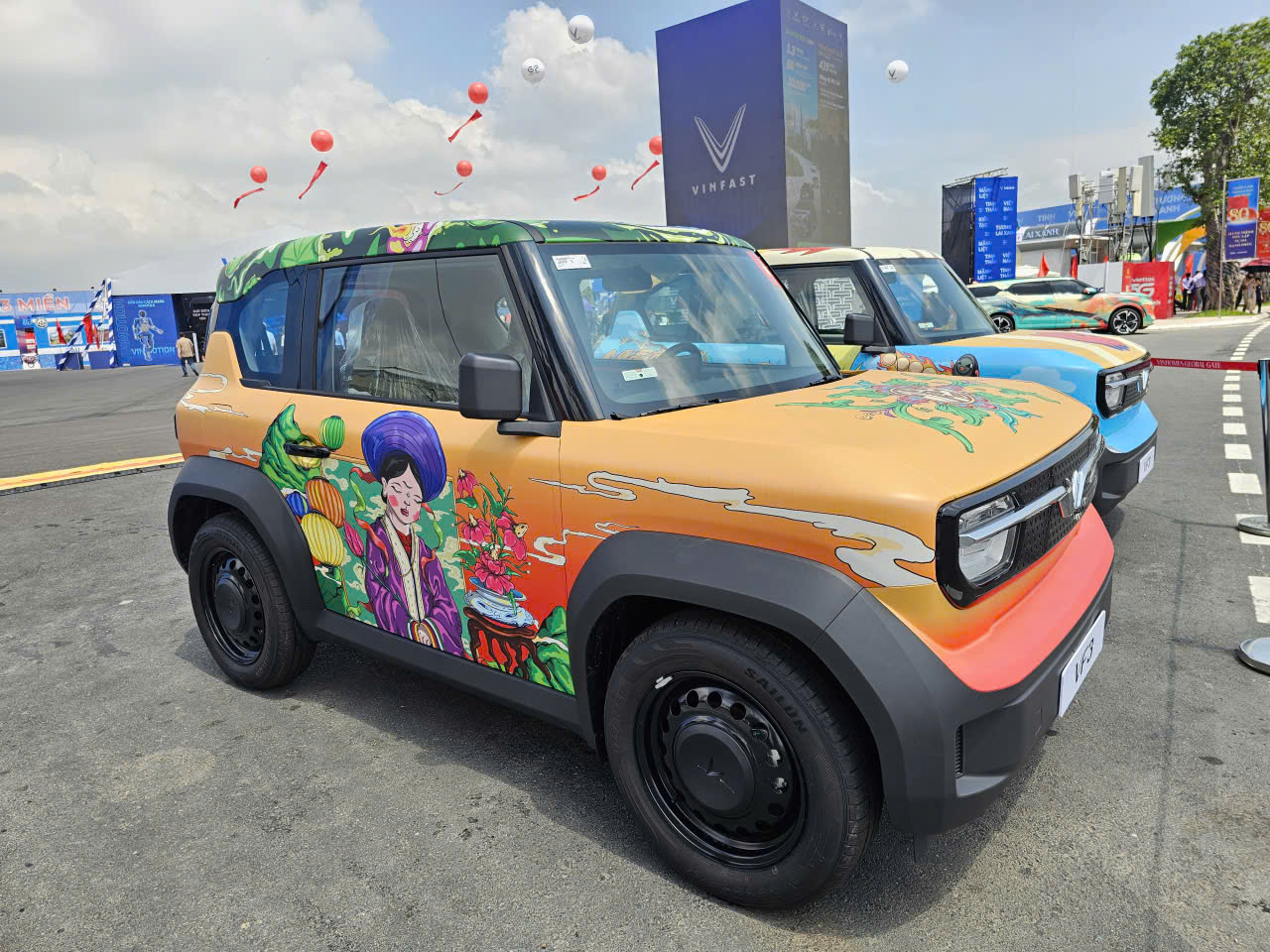 Cận cảnh dàn xe điện VinFast màu "độc lạ" lần đầu xuất hiện tại triển lãm lớn nhất lịch sử- Ảnh 17. Cận cảnh dàn xe điện VinFast màu "độc lạ" lần đầu xuất hiện tại triển lãm lớn nhất lịch sử- Ảnh 17.