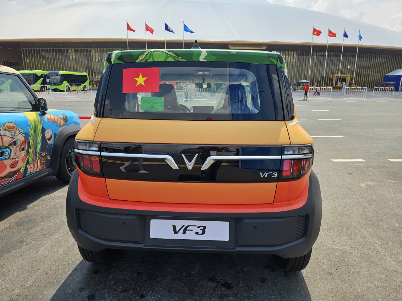 Cận cảnh dàn xe điện VinFast màu "độc lạ" lần đầu xuất hiện tại triển lãm lớn nhất lịch sử- Ảnh 18. Cận cảnh dàn xe điện VinFast màu "độc lạ" lần đầu xuất hiện tại triển lãm lớn nhất lịch sử- Ảnh 18.