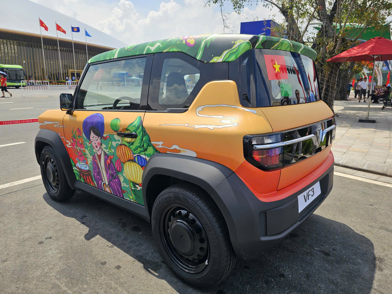 Cận cảnh dàn xe điện VinFast màu "độc lạ" lần đầu xuất hiện tại triển lãm lớn nhất lịch sử- Ảnh 19. Cận cảnh dàn xe điện VinFast màu "độc lạ" lần đầu xuất hiện tại triển lãm lớn nhất lịch sử- Ảnh 19.