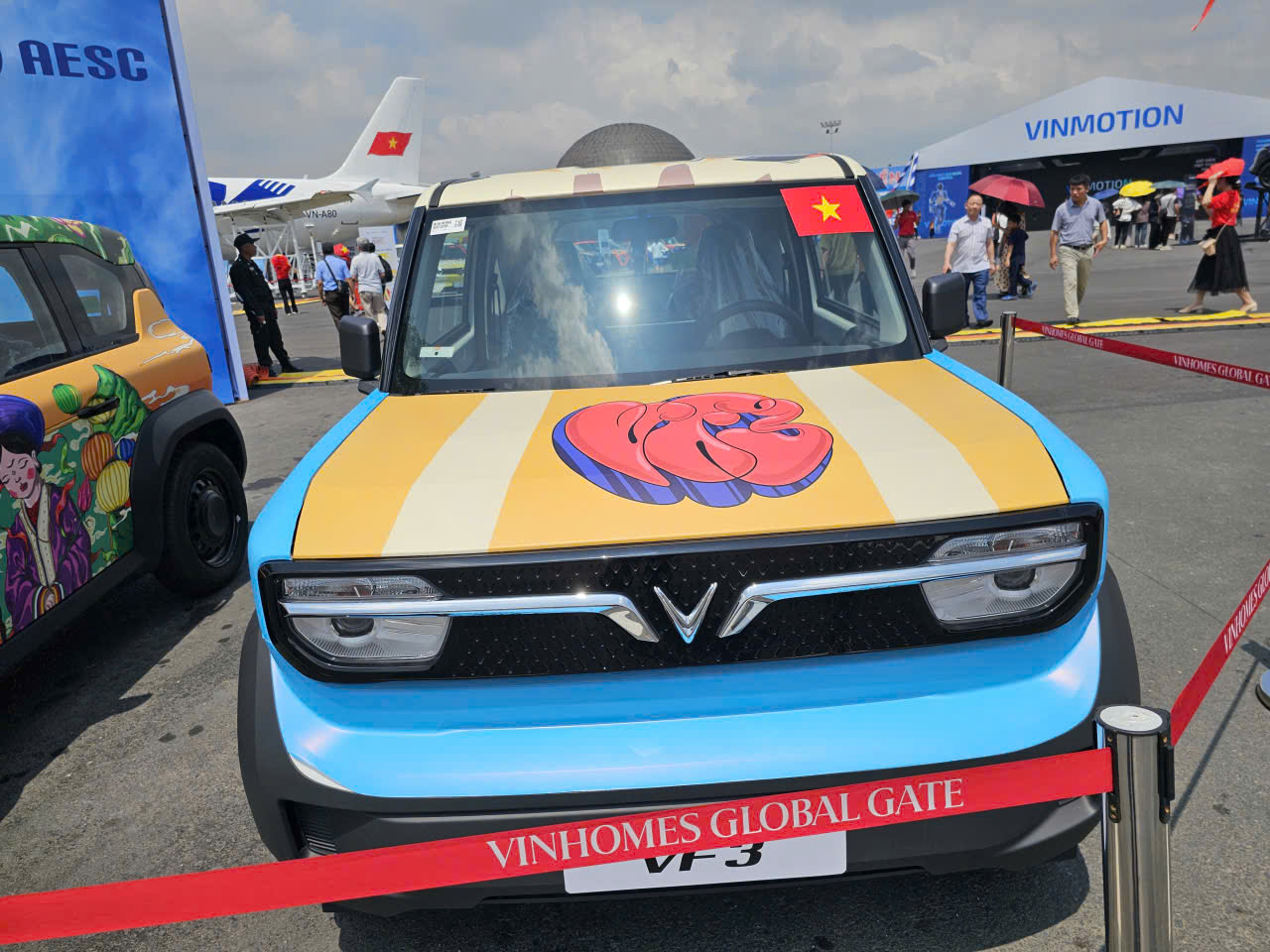 Cận cảnh dàn xe điện VinFast màu "độc lạ" lần đầu xuất hiện tại triển lãm lớn nhất lịch sử- Ảnh 22. Cận cảnh dàn xe điện VinFast màu "độc lạ" lần đầu xuất hiện tại triển lãm lớn nhất lịch sử- Ảnh 22.