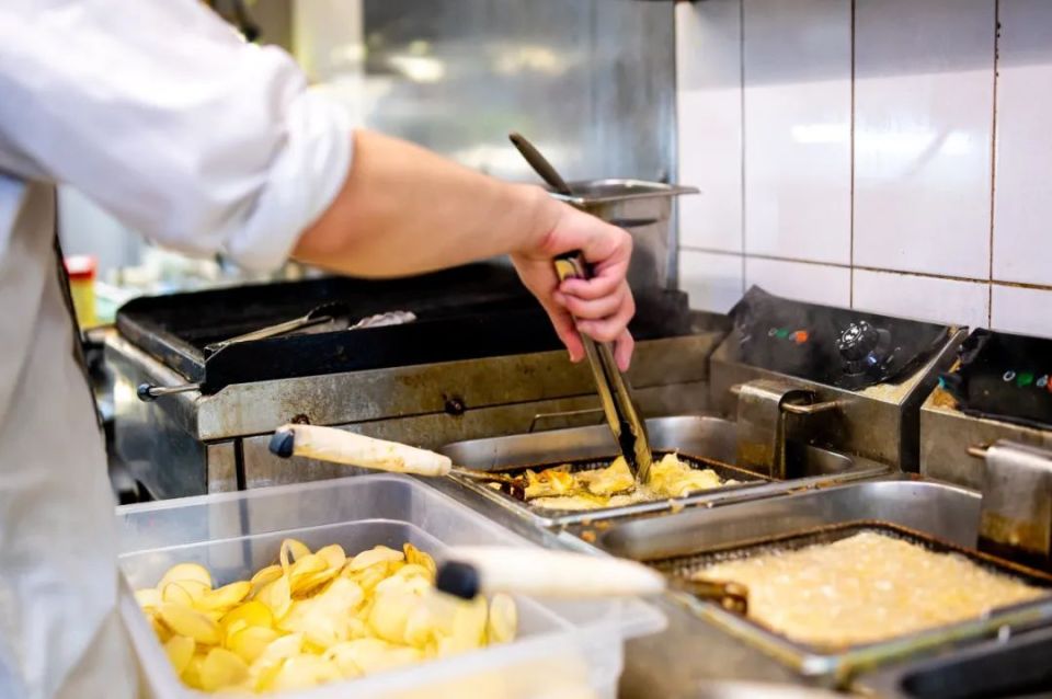 Tôi đã bỏ ngay 4 kiểu tiết kiệm này để bảo vệ tính mạng cả nhà sau khi biết chúng là nguồn cơn khiến bệnh ung thư phát triển- Ảnh 5.