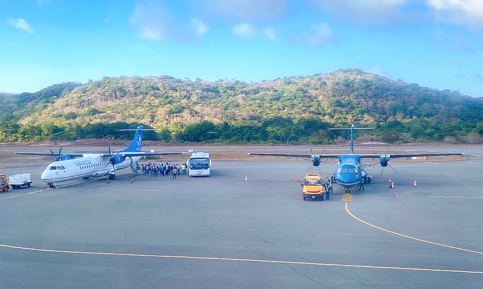 Sân bay duy nhất có đường bay nội thành, cất hạ cánh ngay bên bãi tắm- Ảnh 3.