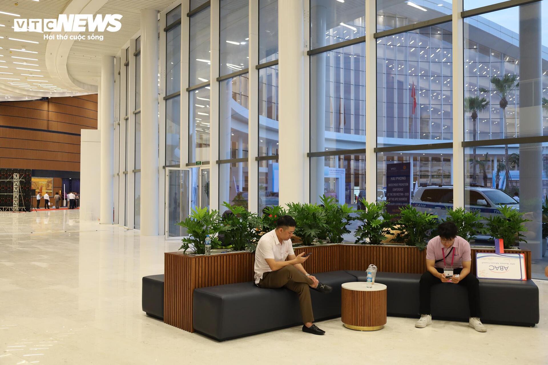 Cận cảnh trung tâm biểu diễn hiện đại bậc nhất Hải Phòng trị giá 2.300 tỷ đồng- Ảnh 27.