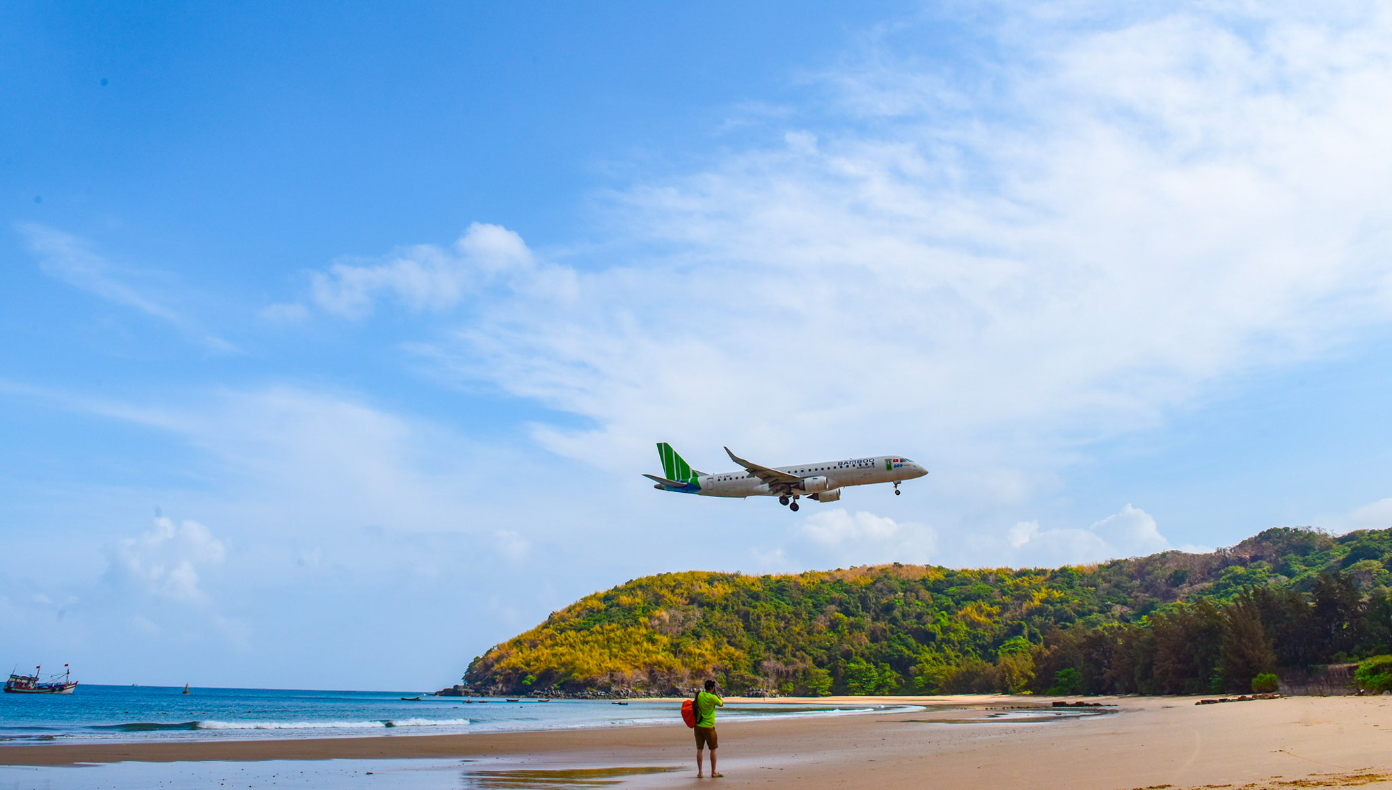 Sân bay duy nhất có đường bay nội thành, cất hạ cánh ngay bên bãi tắm- Ảnh 5.