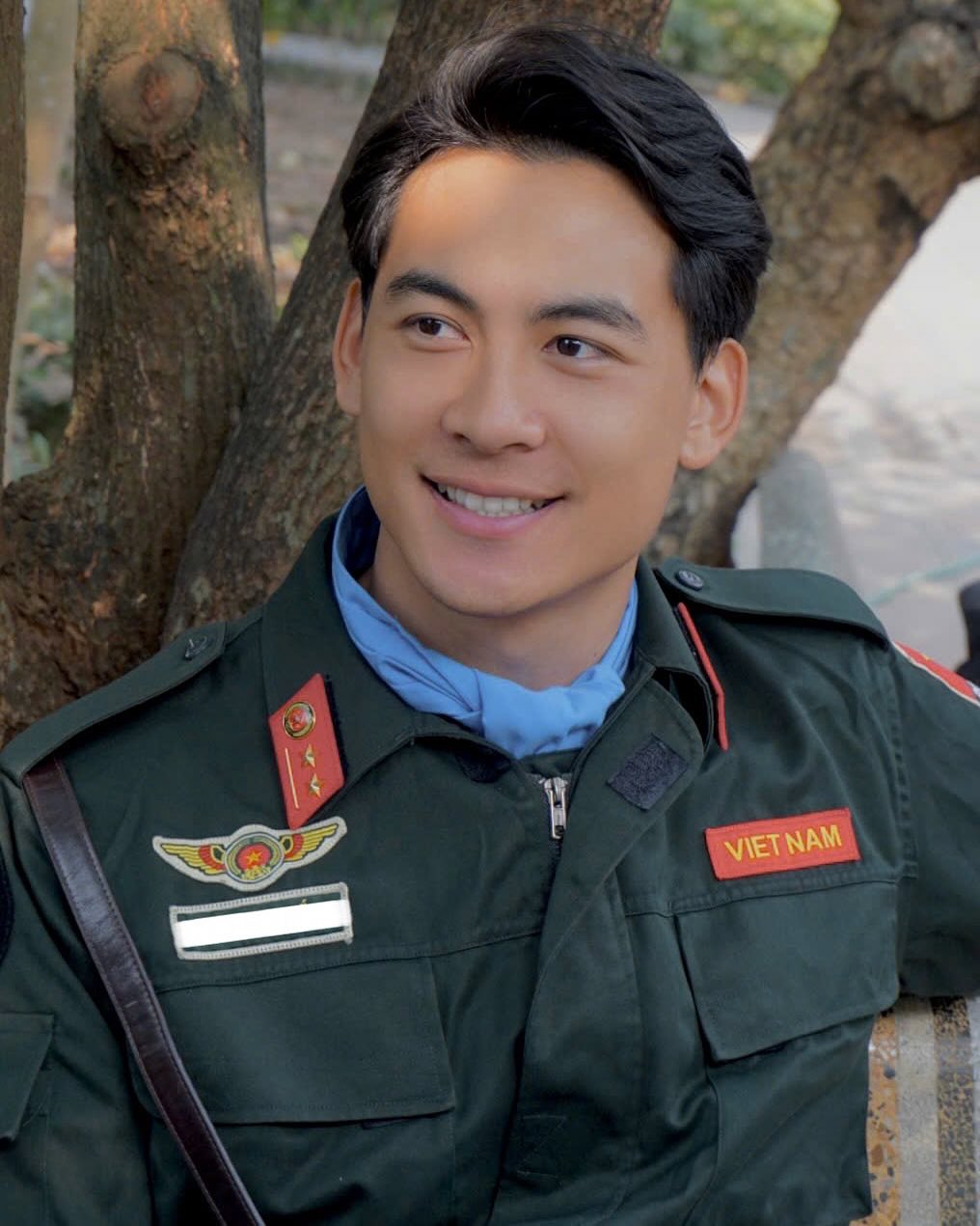 Visual tuyệt đối điện ảnh của nam cảnh vệ 1m85 trong đội hình Công an trình diễn chống khủng bố tại Hồ Gươm- Ảnh 7.