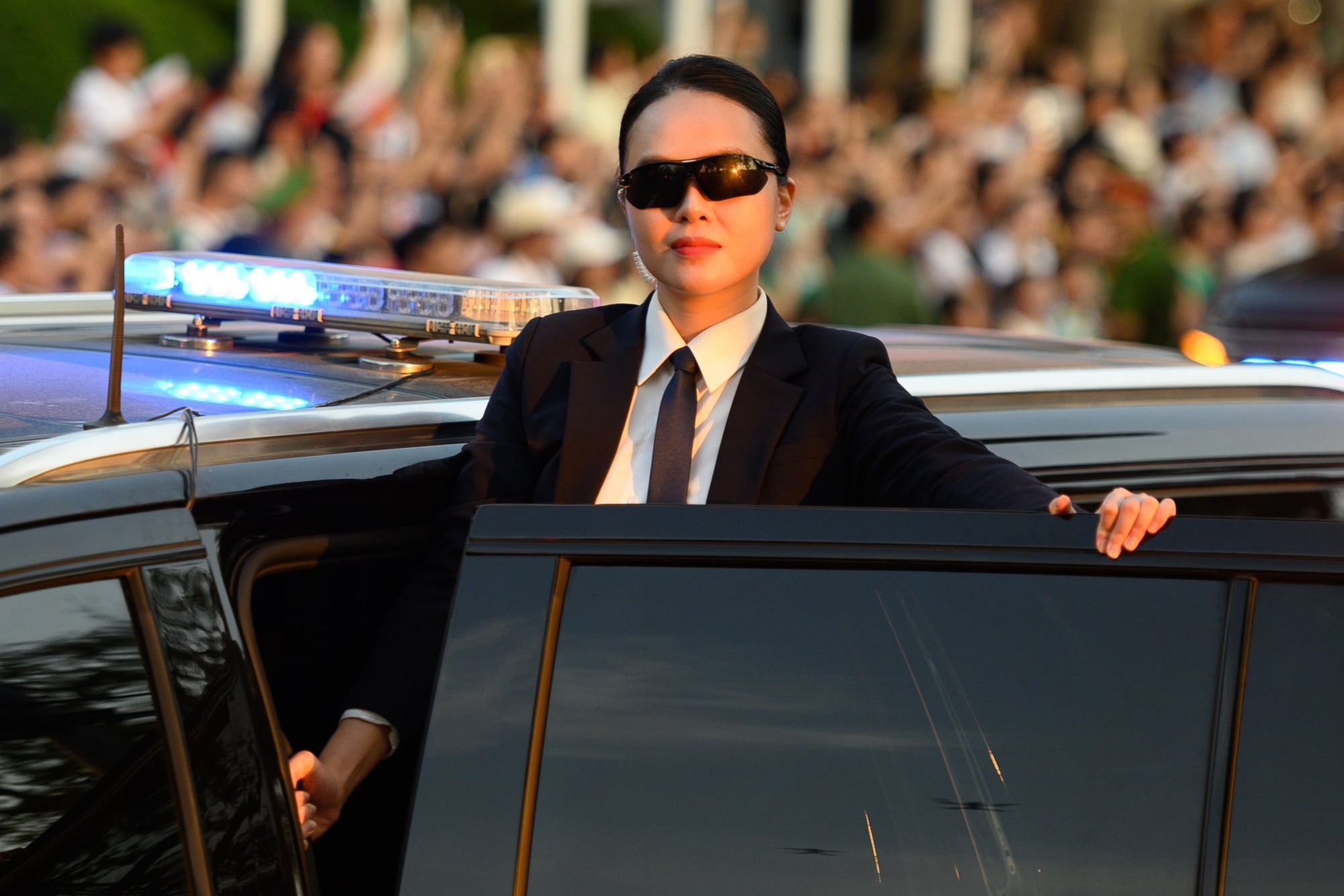 Visual tuyệt đối điện ảnh của nam cảnh vệ 1m85 trong đội hình Công an trình diễn chống khủng bố tại Hồ Gươm- Ảnh 2.