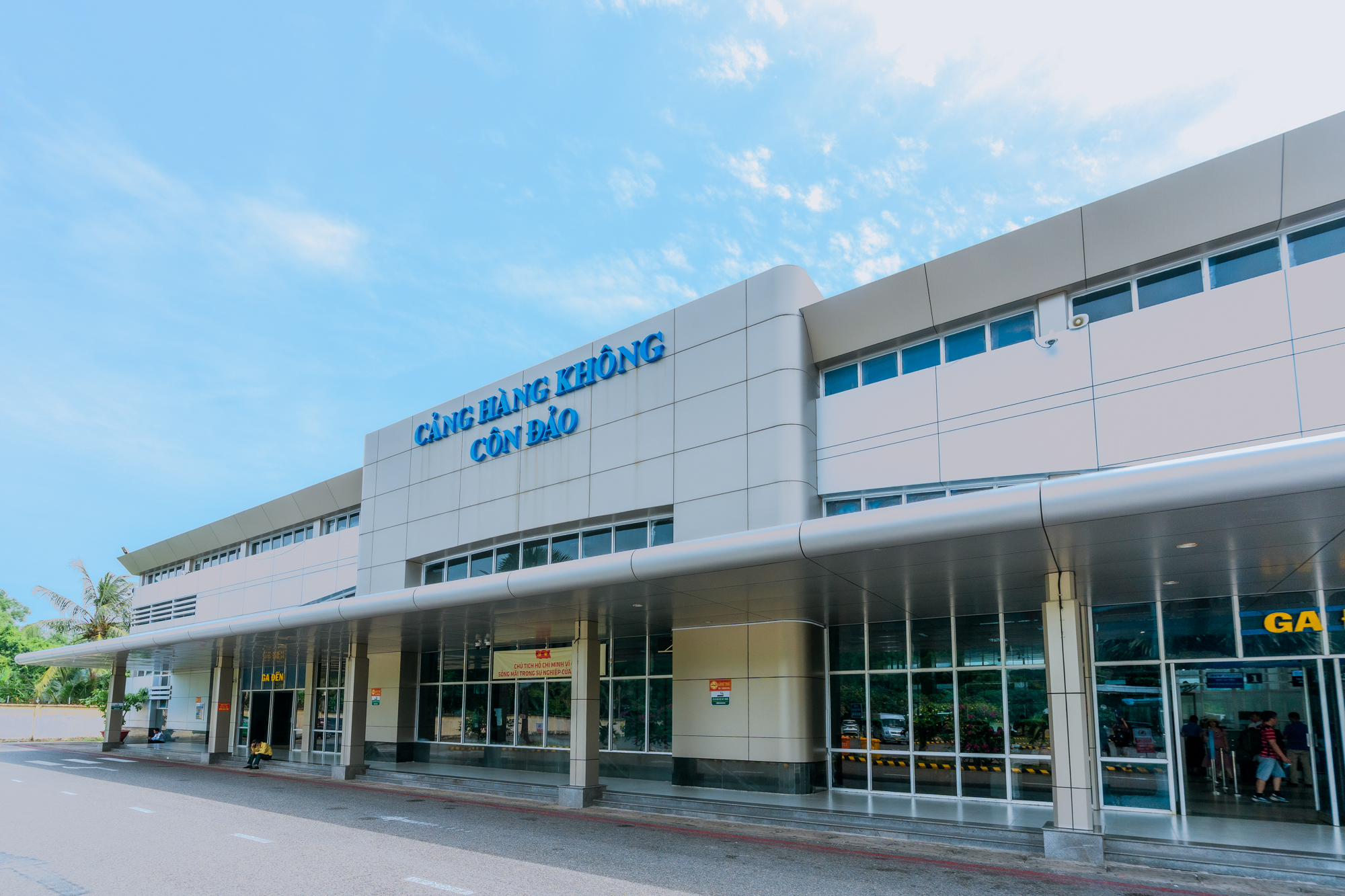 Sân bay duy nhất có đường bay nội thành, cất hạ cánh ngay bên bãi tắm- Ảnh 7.