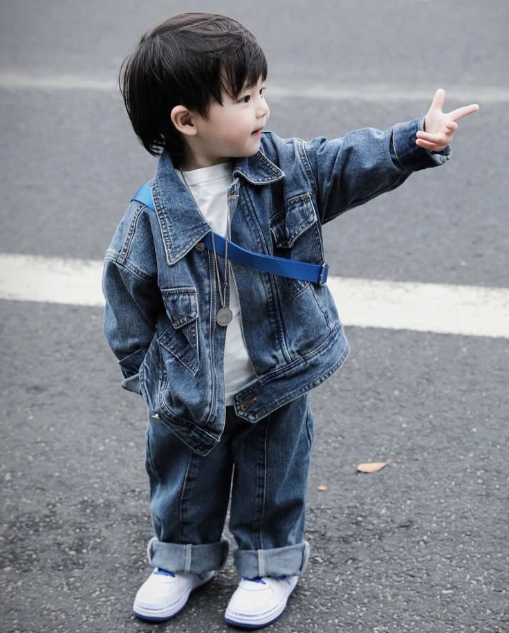 Muốn con trai mạnh mẽ, hãy để con rửa bát!- Ảnh 2. Muốn con trai mạnh mẽ, hãy để con rửa bát!- Ảnh 2.