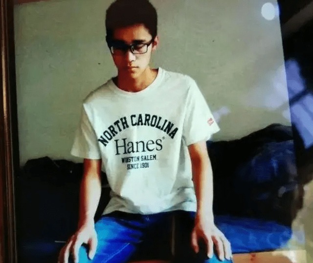 Nam sinh xuất sắc đột ngột qua đời ở tuổi 24, người cha kiểm tra 5 thẻ ATM con để lại rồi gục xuống bật khóc- Ảnh 2.