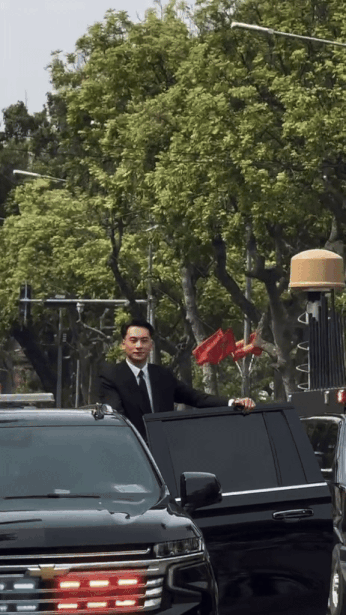 Visual tuyệt đối điện ảnh của nam cảnh vệ 1m85 trong đội hình Công an trình diễn chống khủng bố tại Hồ Gươm- Ảnh 4.