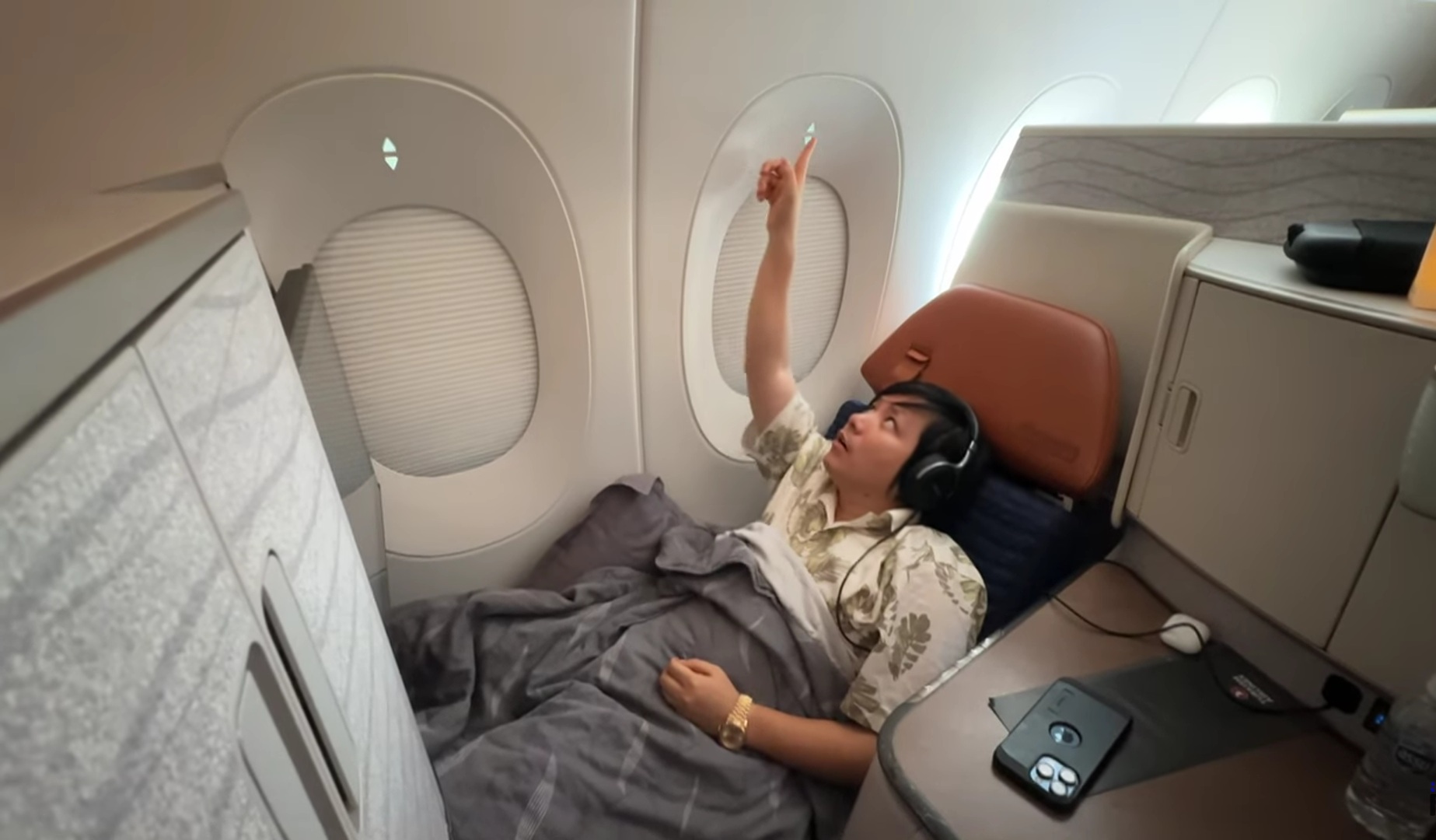 Khoa Pug bỏ hơn 100 triệu mua vé bay về nước sau kéo chân 2,5 tỷ, nói thẳng một điều- Ảnh 2.