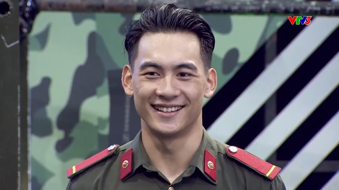 Visual tuyệt đối điện ảnh của nam cảnh vệ 1m85 trong đội hình Công an trình diễn chống khủng bố tại Hồ Gươm- Ảnh 6.