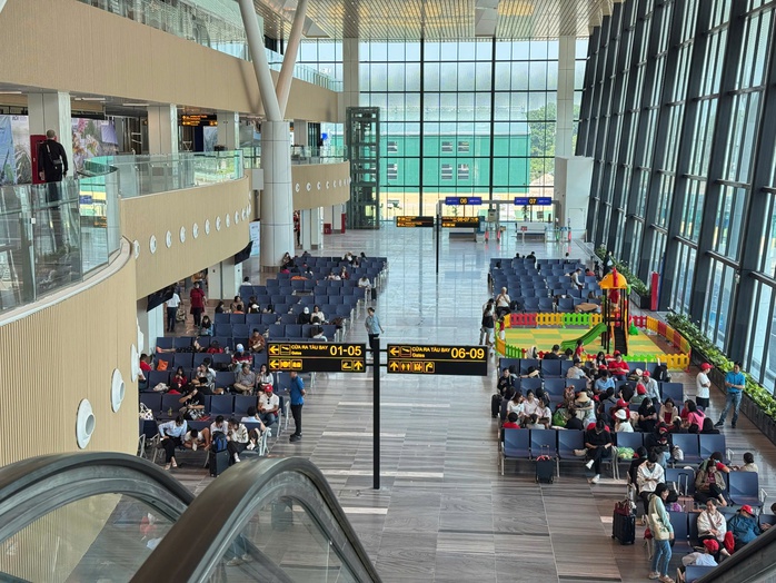 Tốn vài phút cởi giày, thắt lưng, con số bất ngờ về thiệt hại cho kinh tế- Ảnh 2.