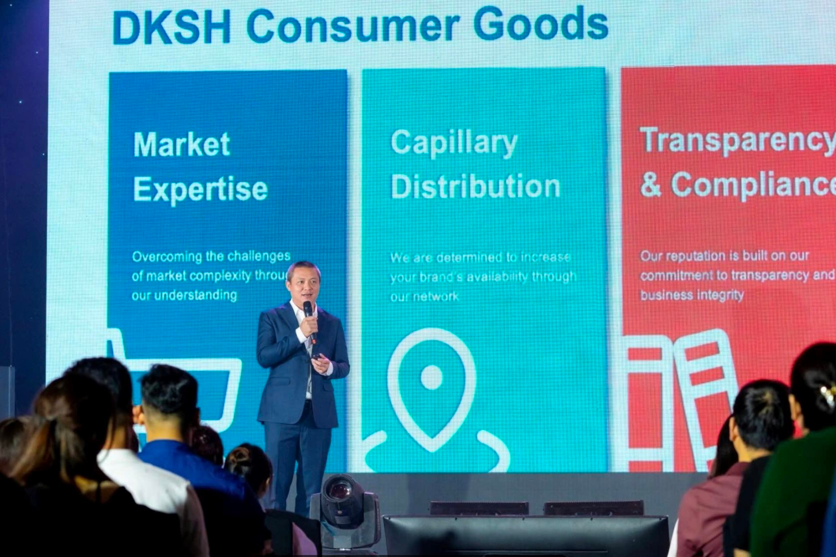 Kinh tế Việt Nam dự báo sẽ vượt Singapore, Thái Lan… mở ra cơ hội lớn cho ngành bán lẻ, song doanh nghiệp đang phải đối mặt với “cú đấm kép”- Ảnh 4.