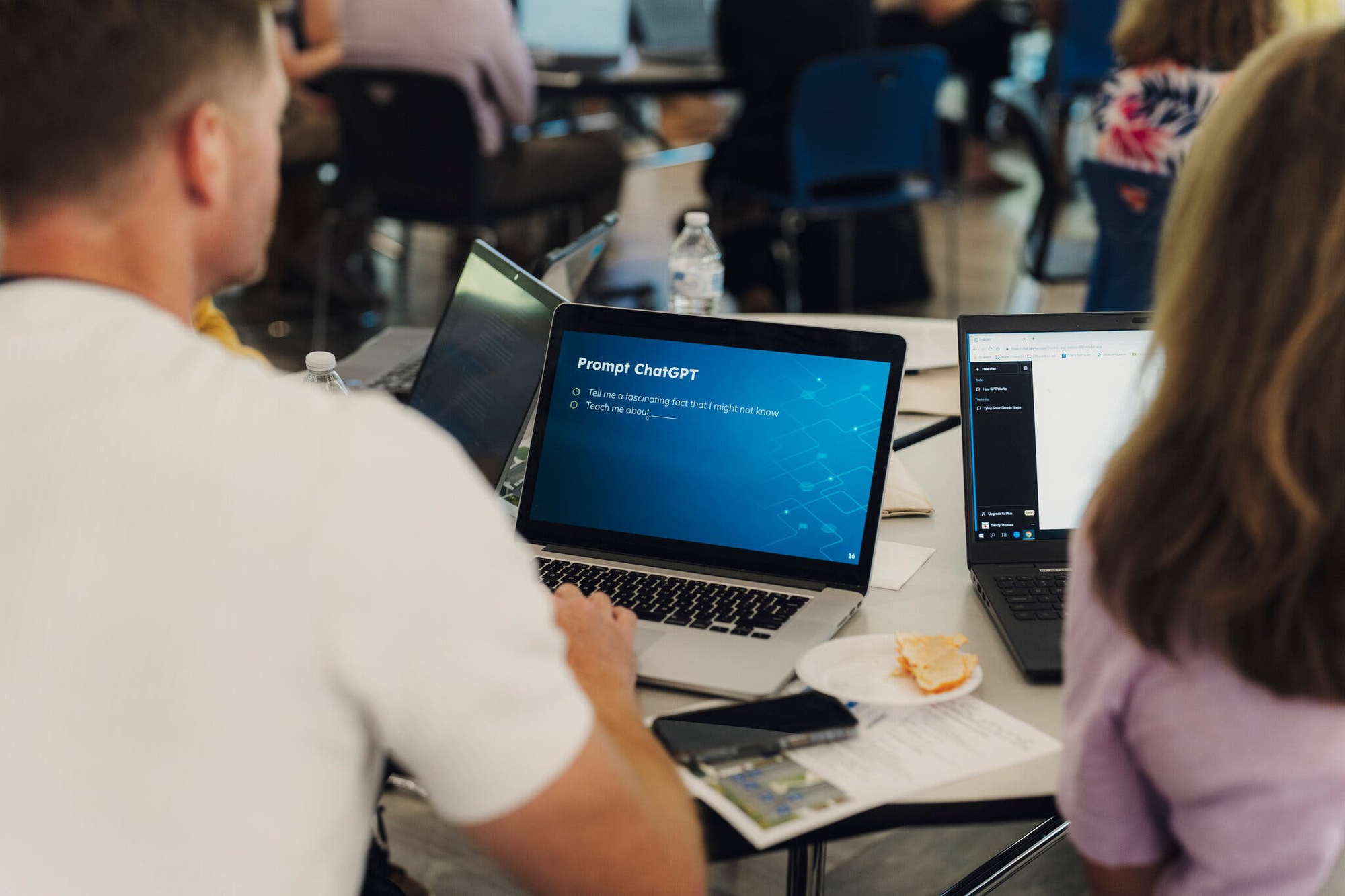 Cảnh báo nguy cơ khi học sinh lạm dụng AI để giải bài tập - Ảnh 1.