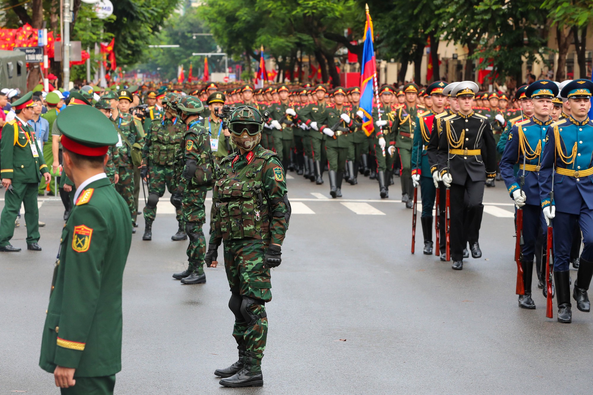 Lực lượng trinh sát đặc nhiệm luôn che kín mặt, âm thầm bảo vệ an ninh tại A80- Ảnh 4. Lực lượng trinh sát đặc nhiệm luôn che kín mặt, âm thầm bảo vệ an ninh tại A80- Ảnh 4.
