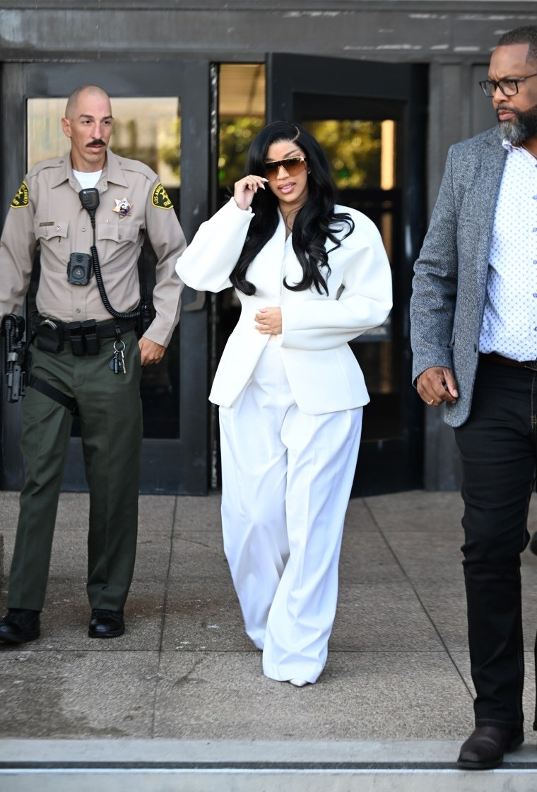 Thứ viral thứ 2 trong phiên tòa "mắc cười" của Cardi B- Ảnh 7.