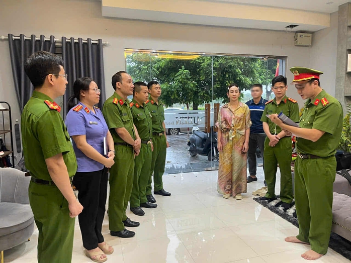 Vợ "trùm" giang hồ xứ Thanh Vi "Ngộ" bị khởi tố- Ảnh 1. Vợ "trùm" giang hồ xứ Thanh Vi "Ngộ" bị khởi tố- Ảnh 1.