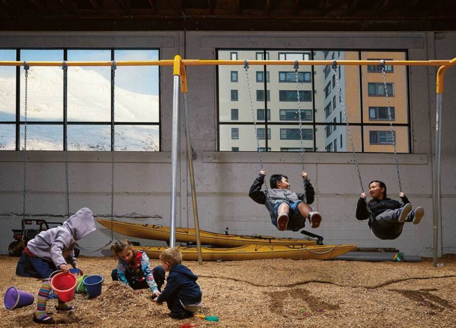 Bên trong tòa nhà chung cư "chứa cả thế giới", có thể sống cả đời mà không cần đi ra ngoài: Tự cung tự cấp chứa gần như toàn bộ một thị trấn- Ảnh 6.