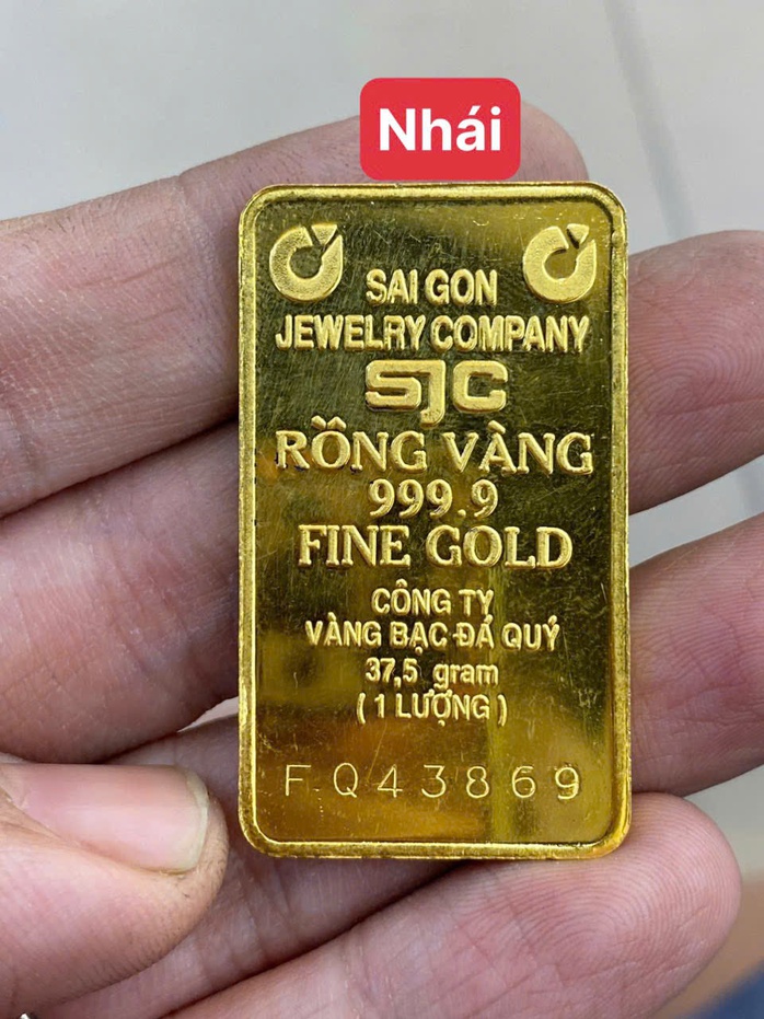 Giá vàng miếng SJC tự do vượt 133 triệu đồng/lượng, chợ mua bán vàng trên mạng "nóng rực"- Ảnh 3. Giá vàng miếng SJC tự do vượt 133 triệu đồng/lượng, chợ mua bán vàng trên mạng "nóng rực"- Ảnh 3.