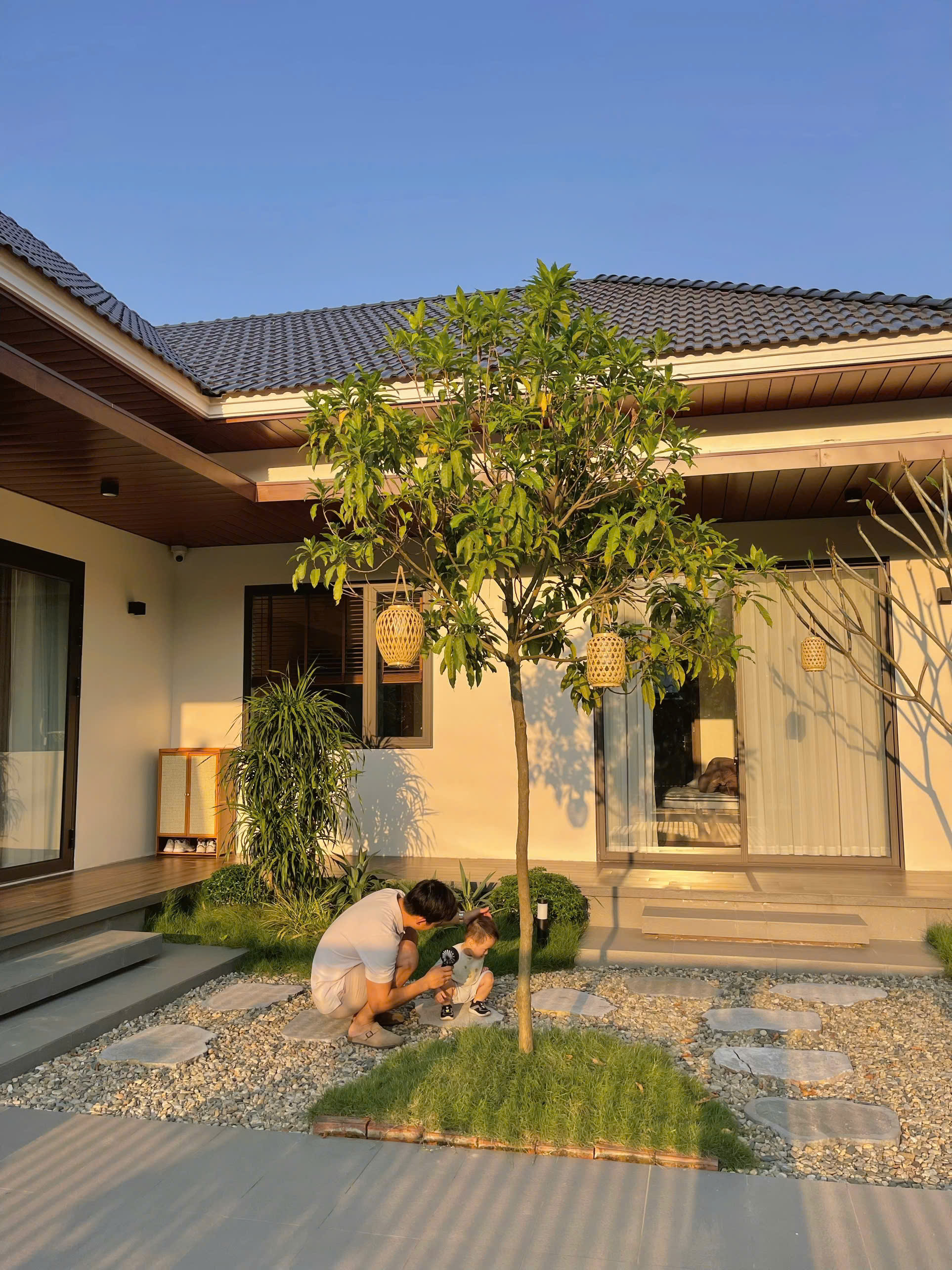 6 năm ở TP.HCM kiếm đủ tiền mua 2 mảnh đất, cặp vợ chồng về Lào Cai xây nhà 2,1 tỷ đồng đẹp như mơ: Chênh lệch thu nhập gây bất ngờ!- Ảnh 10. 6 năm ở TP.HCM kiếm đủ tiền mua 2 mảnh đất, cặp vợ chồng về Lào Cai xây nhà 2,1 tỷ đồng đẹp như mơ: Chênh lệch thu nhập gây bất ngờ!- Ảnh 10.