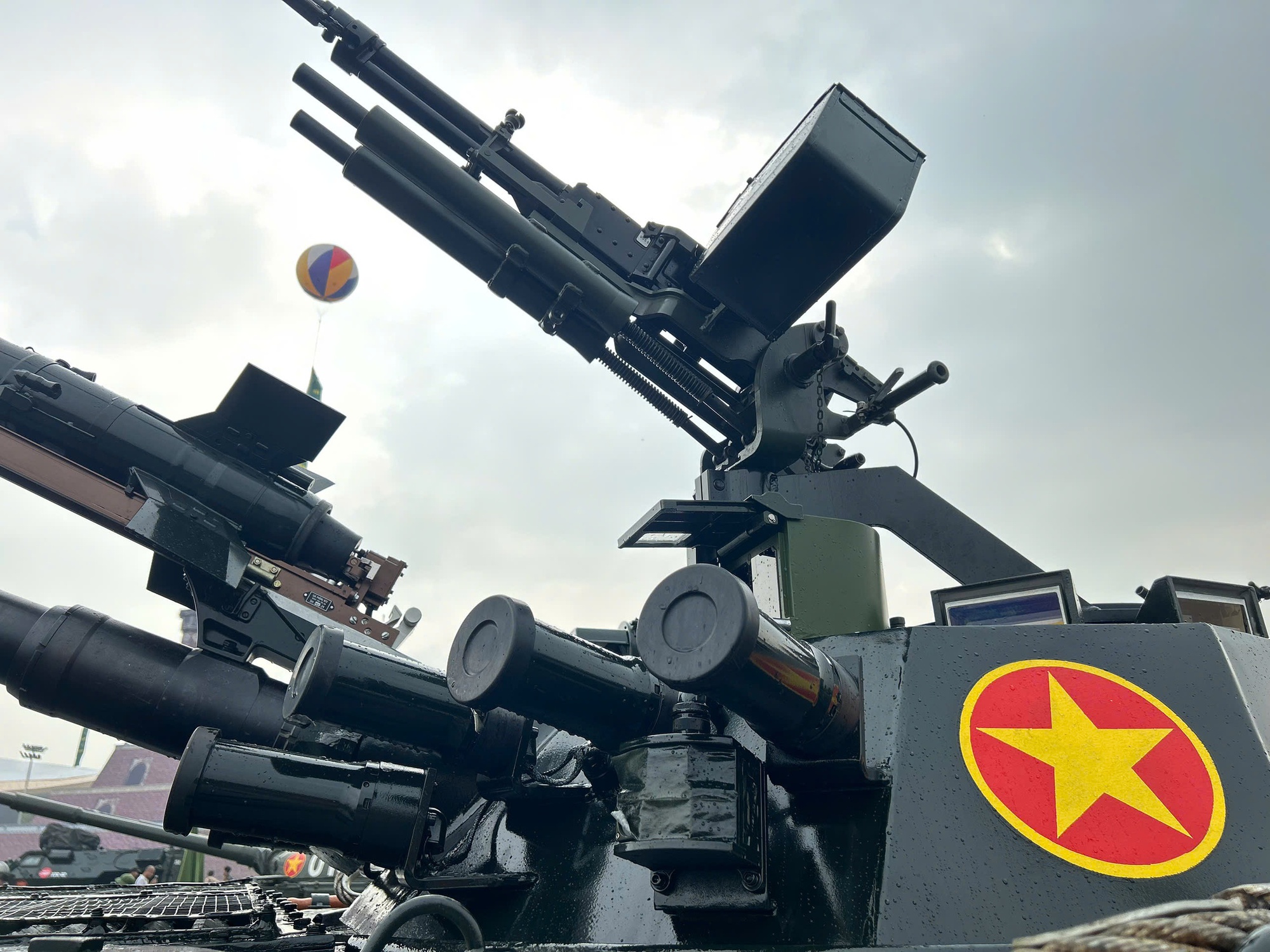 Xe chiến đấu bộ binh XCB-01 do Việt Nam sản xuất có gì đặc biệt?- Ảnh 8. Xe chiến đấu bộ binh XCB-01 do Việt Nam sản xuất có gì đặc biệt?- Ảnh 8.