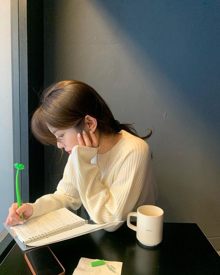 Chiếc nhẫn vàng của mẹ và đồng coin của con- Ảnh 1. Chiếc nhẫn vàng của mẹ và đồng coin của con- Ảnh 1.