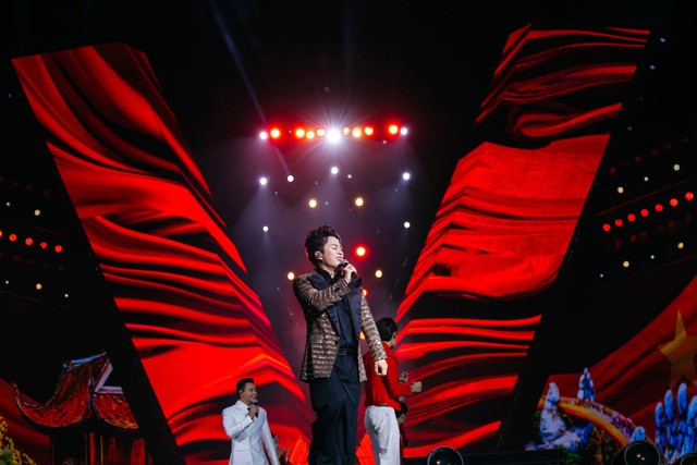 Vbiz có 1 sao nam cực đắt show dịp Đại lễ 2/9:
Được gọi là Vbiz có 1 sao nam cực đắt show dịp Đại lễ 2/9:
Được gọi là