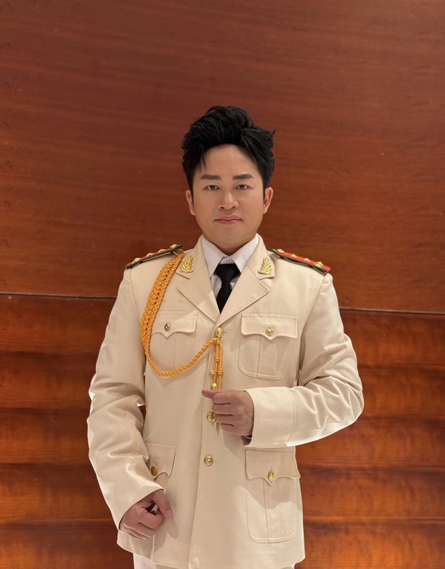 Vbiz có 1 sao nam cực đắt show dịp Đại lễ 2/9:
Được gọi là Vbiz có 1 sao nam cực đắt show dịp Đại lễ 2/9:
Được gọi là