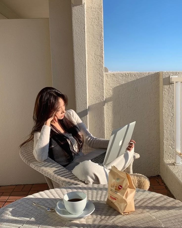 Chiếc nhẫn vàng của mẹ và đồng coin của con- Ảnh 2. Chiếc nhẫn vàng của mẹ và đồng coin của con- Ảnh 2.