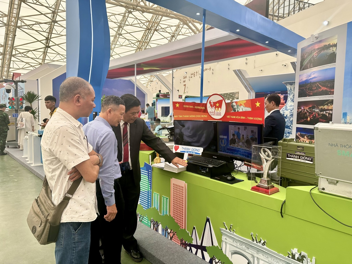 Doanh nghiệp tư nhân: Trụ cột mới trong hành trình 80 năm độc lập và phát triển - Ảnh 1.