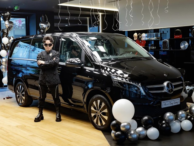 Vbiz có 1 sao nam cực đắt show dịp Đại lễ 2/9:
Được gọi là Vbiz có 1 sao nam cực đắt show dịp Đại lễ 2/9:
Được gọi là