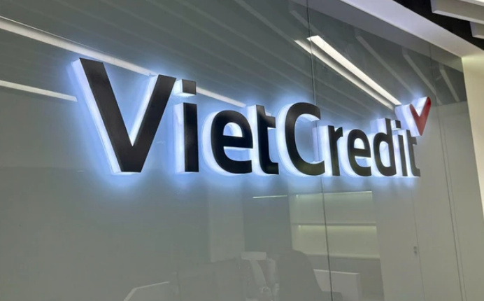Phó Tổng giám đốc VietCredit bị phạt vì mua cổ phiếu 'chui' - Ảnh 1.
