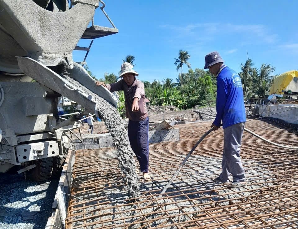 Cao tốc Cần Thơ - Hậu Giang - Cà Mau: Hàng ngàn kỹ sư, công nhân thi công xuyên lễ 2/9 2 Cao tốc Cần Thơ - Hậu Giang - Cà Mau: Hàng ngàn kỹ sư, công nhân thi công xuyên lễ 2/9
