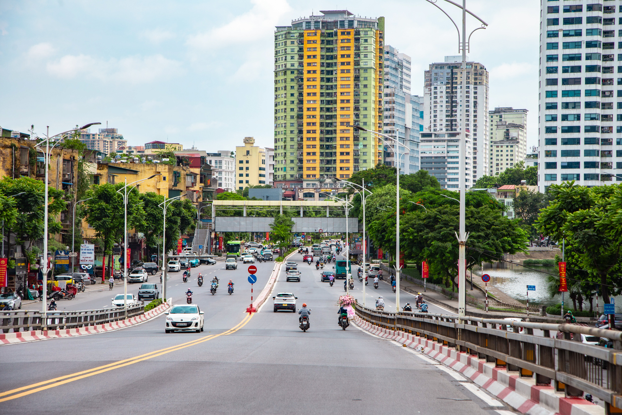 Điểm danh vị trí ga tuyến metro Văn Cao - Hoà Lạc: Đại đô thị của Vinhomes, toà nhà cao thứ 2 Hà Nội đón tin vui- Ảnh 11.