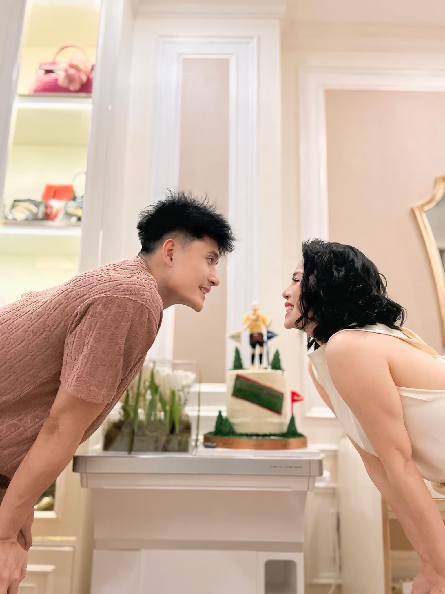 Bên trong tổ ấm trăm tỷ, rộng 600m2 Lệ Quyên sống với người tình kém 12 tuổi: Lộ diện căn phòng đặc biệt!- Ảnh 20.