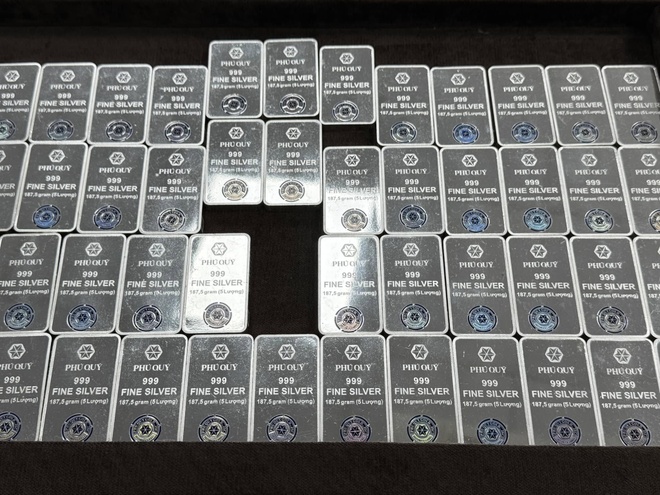 Giá bạc giảm nhẹ phiên đầu tuần, nhà đầu tư chờ thêm dữ liệu kinh tế từ Mỹ và phản ứng của đồng USD- Ảnh 1.