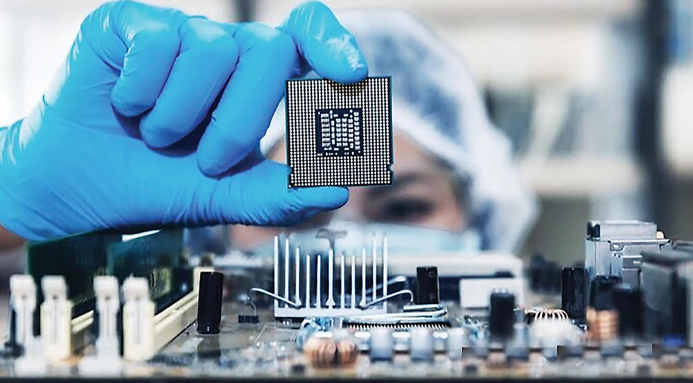 Thủ tướng: Chậm nhất tới 2027 phải có một số chip bán dẫn cần thiết - Ảnh 2.