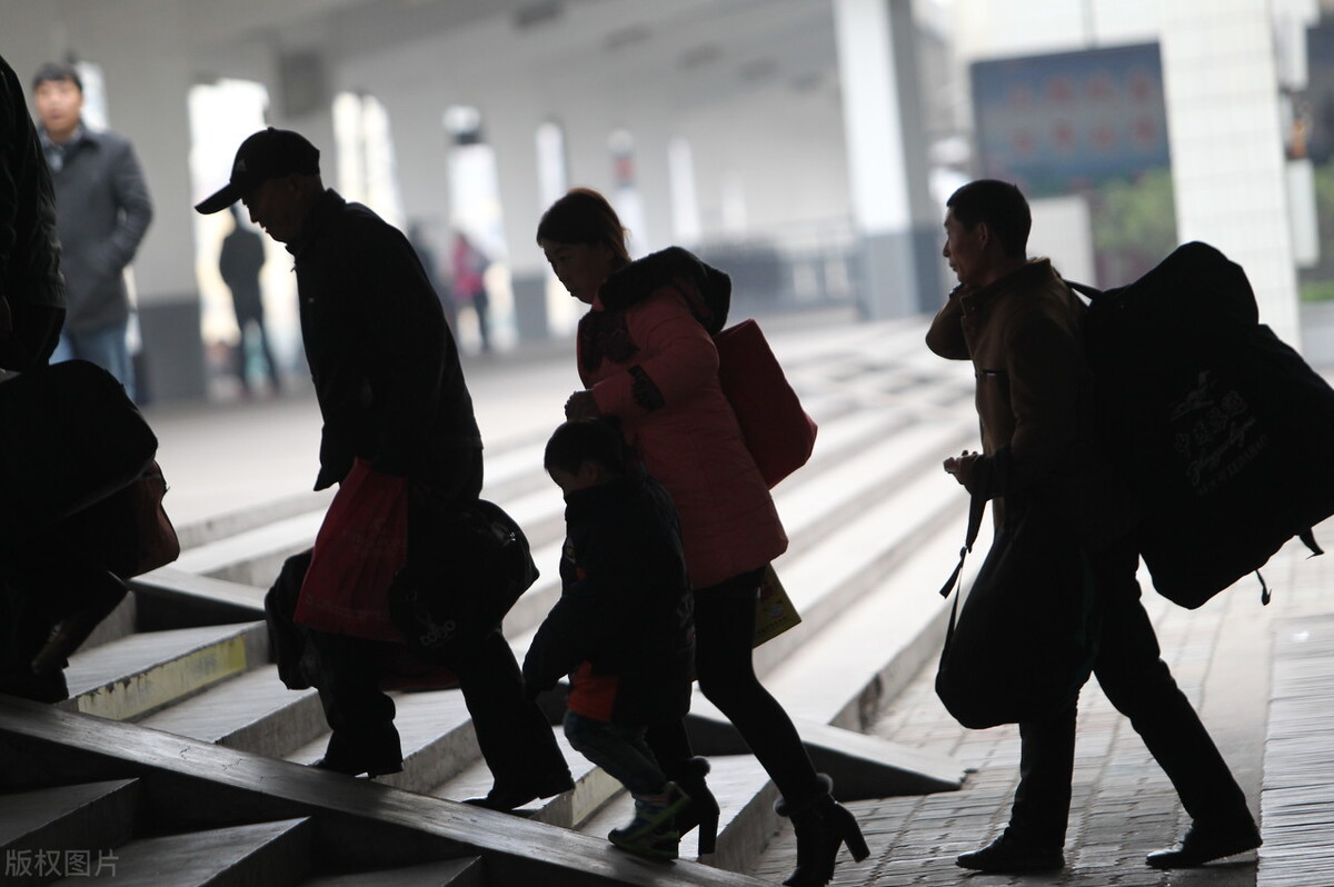 Có những đứa trẻ lớn lên chỉ để… đếm ngày rời khỏi nhà- Ảnh 1.