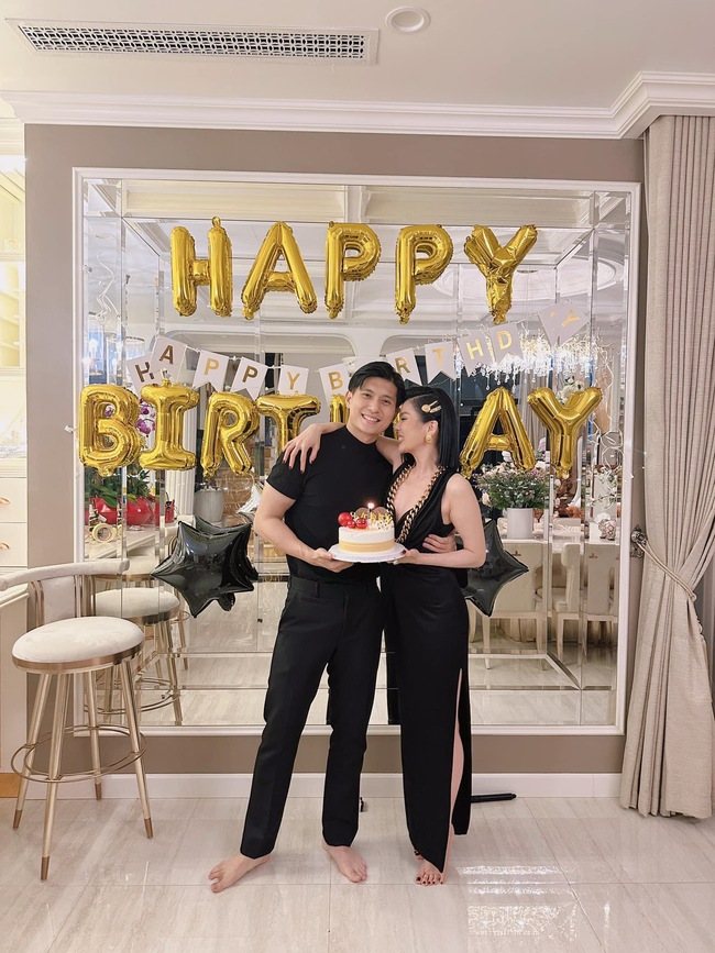 Bên trong tổ ấm trăm tỷ, rộng 600m2 Lệ Quyên sống với người tình kém 12 tuổi: Lộ diện căn phòng đặc biệt!- Ảnh 22.