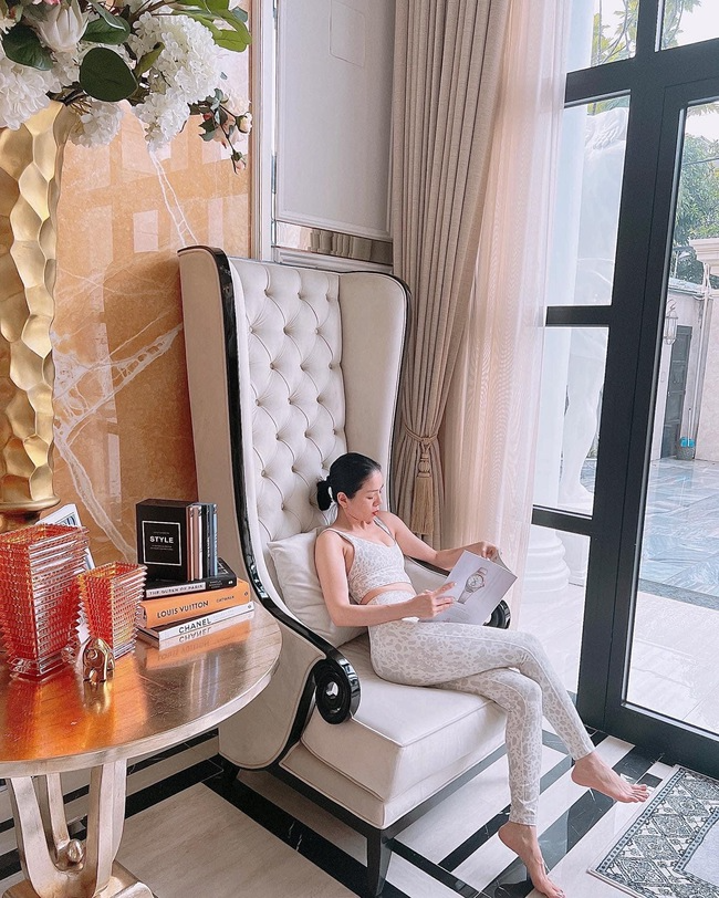 Bên trong tổ ấm trăm tỷ, rộng 600m2 Lệ Quyên sống với người tình kém 12 tuổi: Lộ diện căn phòng đặc biệt!- Ảnh 17.