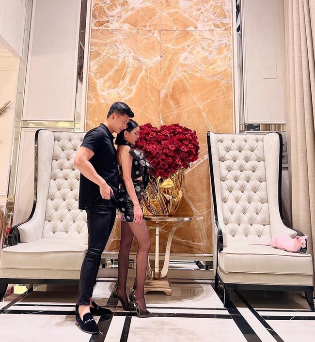 Bên trong tổ ấm trăm tỷ, rộng 600m2 Lệ Quyên sống với người tình kém 12 tuổi: Lộ diện căn phòng đặc biệt!- Ảnh 21.