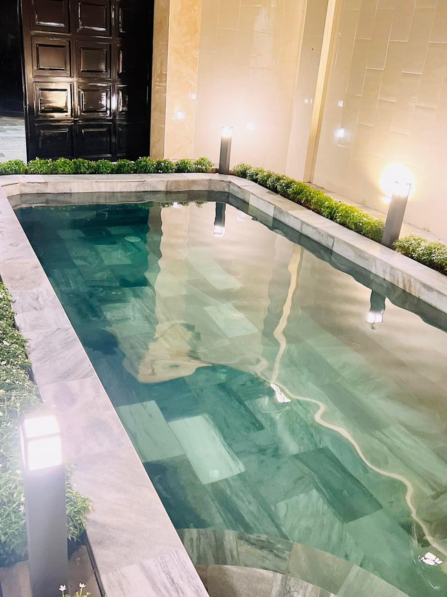 Bên trong tổ ấm trăm tỷ, rộng 600m2 Lệ Quyên sống với người tình kém 12 tuổi: Lộ diện căn phòng đặc biệt!- Ảnh 18.