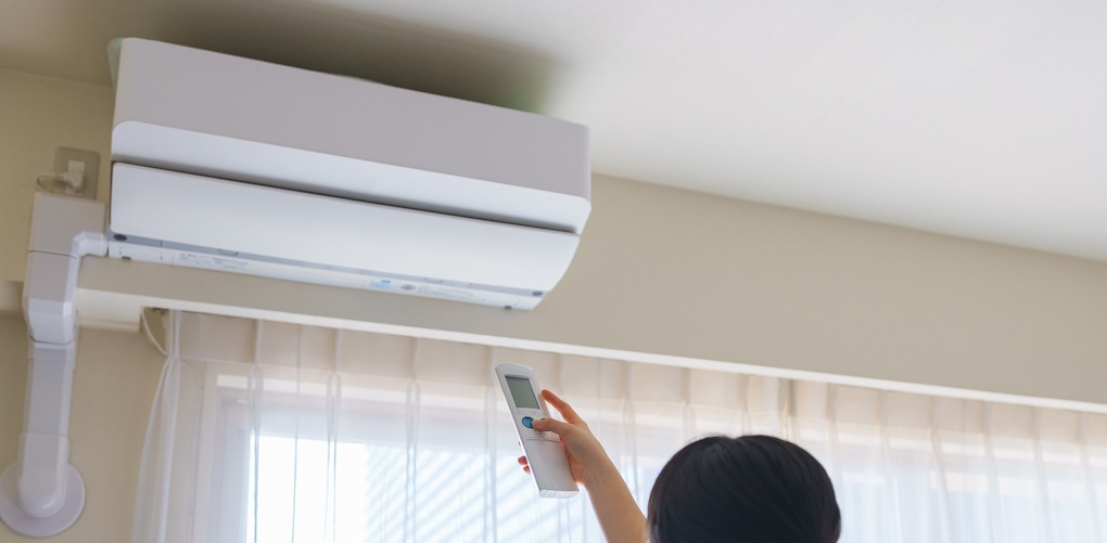 Ngoài trời nóng 40 độ, trong nhà bật điều hòa vù vù vẫn  không ngốn điện nhờ biết 5 mẹo hay- Ảnh 2.