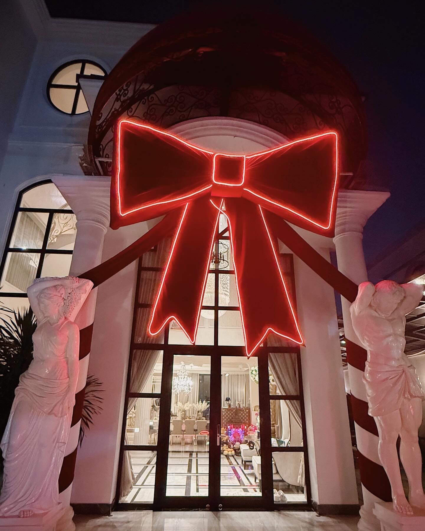 Bên trong tổ ấm trăm tỷ, rộng 600m2 Lệ Quyên sống với người tình kém 12 tuổi: Lộ diện căn phòng đặc biệt!- Ảnh 2.